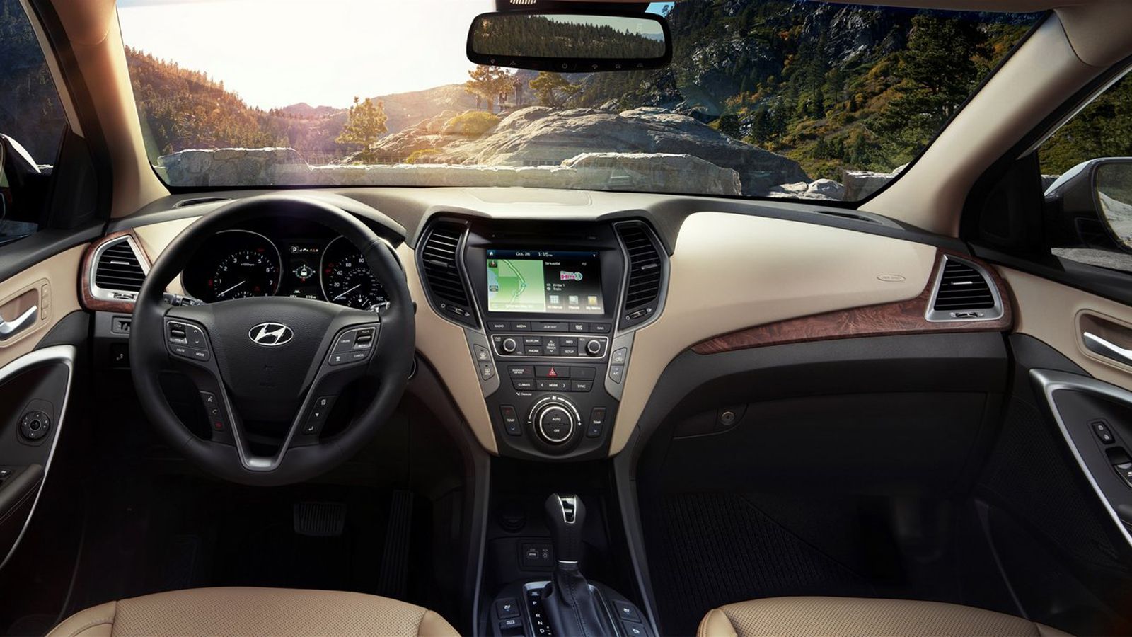Εκτός από τη νέα έκδοση Value, τα Santa Fe και Santa Fe Sport με δερμάτινες επενδύσεις αποκτούν στάνταρ ξύλινο διάκοσμο.
