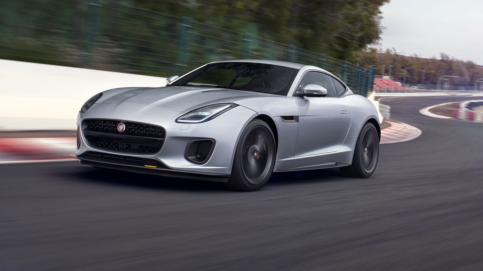 Η σημερινή Jaguar F-Type (φωτό) δεν θα είναι η τελευταία, ενώ η νέα της εκδοχή που αναμένεται το 2020 θα μπαίνει στην πρίζα.