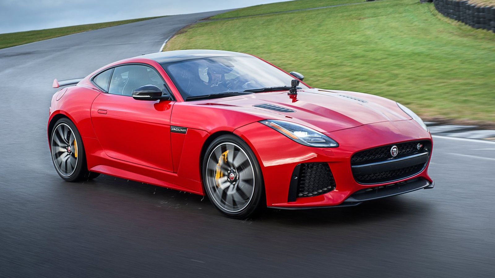 Η Jaguar παρουσιάζει στο Ντιτρόιτ την ανανεωμένη F-Type, με ήπιες αισθητικές αλλαγές που συνοψίζονται στους νέους προφυλακτήρες και στα καινούργια φωτ