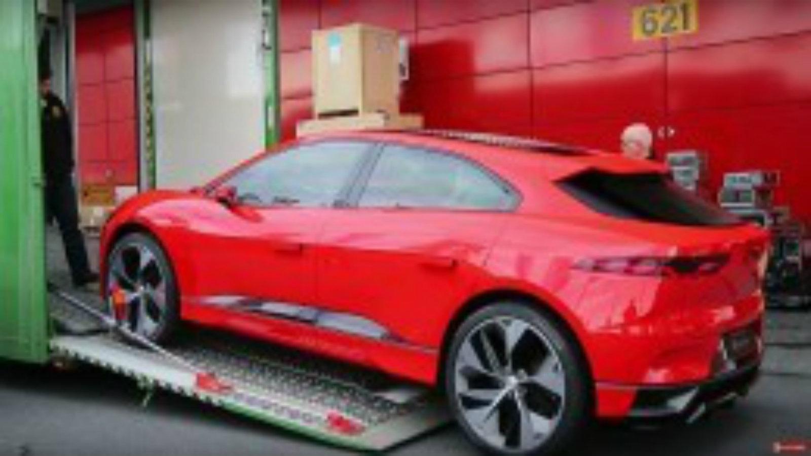 Η Jaguar ετοιμάζεται να δημιουργήσει ένα πολυτελές crossover μέχρι το 2016, με το πιθανό όνομα XQ, για να καλύψει την ολοένα αυξανόμενη ζήτηση.
