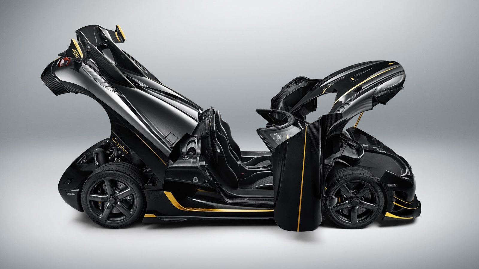 Στηρίζεται στην Agera RS και παραγγέλθηκε με τον προαιρετικό κινητήρα 1MW, κάτι που σημαίνει πως το V8 twin-turbo σύνολο έχει απόδοση 1.360 ίππων.