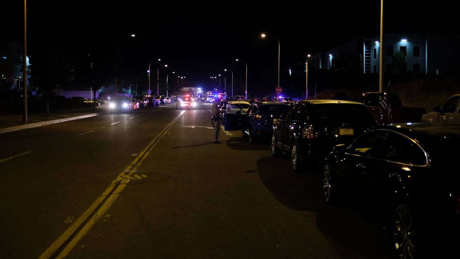 Επτά οδηγοί κατέληξαν με χειροπέδες και τα οχήματά τους έφυγαν από το σημείο με γερανούς, ενώ συνελήφθησαν επιπλέον 102 θεατές.