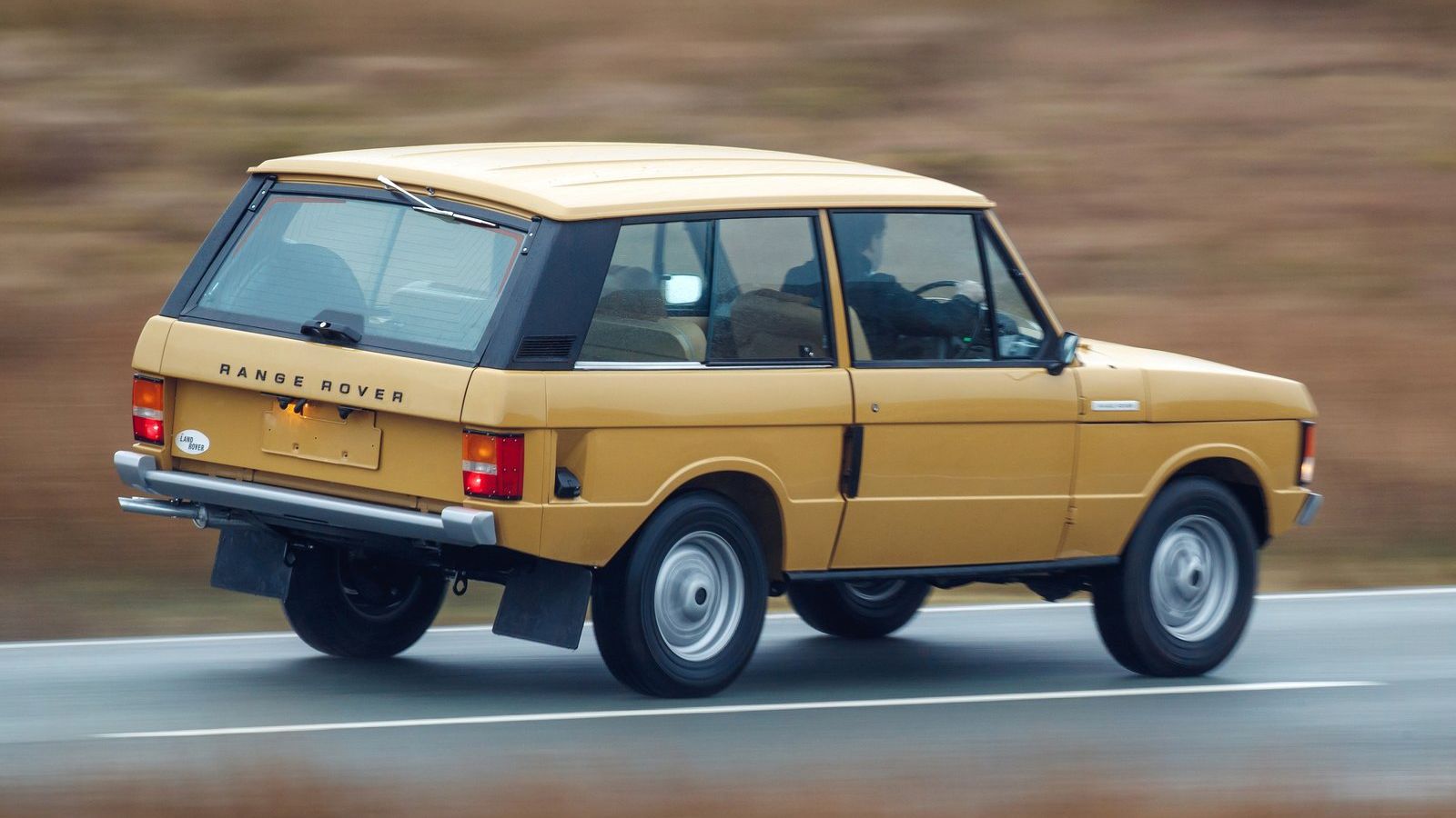Οι τιμές για ένα ολοκληρωμένο Range Rover Reborn από την Land Rover Classic ξεκινούν από τις 135.000 λίρες (156.379 ευρώ).