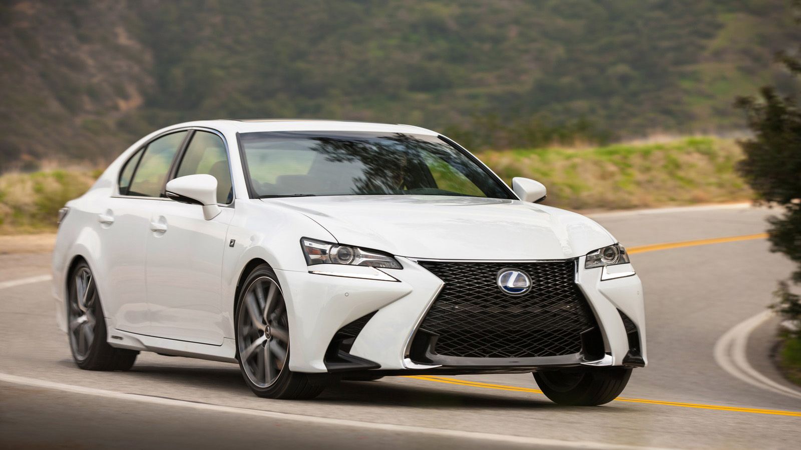 O πρόεδρος της Lexus, κ. Υοshihiro Sawa υποστηρίζει ότι η πλειοψηφία του κοινού δεν θα αποδεχθεί τα ηλεκτρικά αυτοκίνητα καθώς η τεχνολογία των μπαταρ