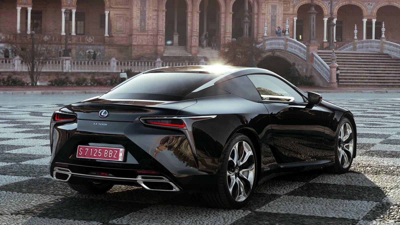 Αυτή τη στιγμή το LC 500 ζυγίζει 1.940 κιλά.