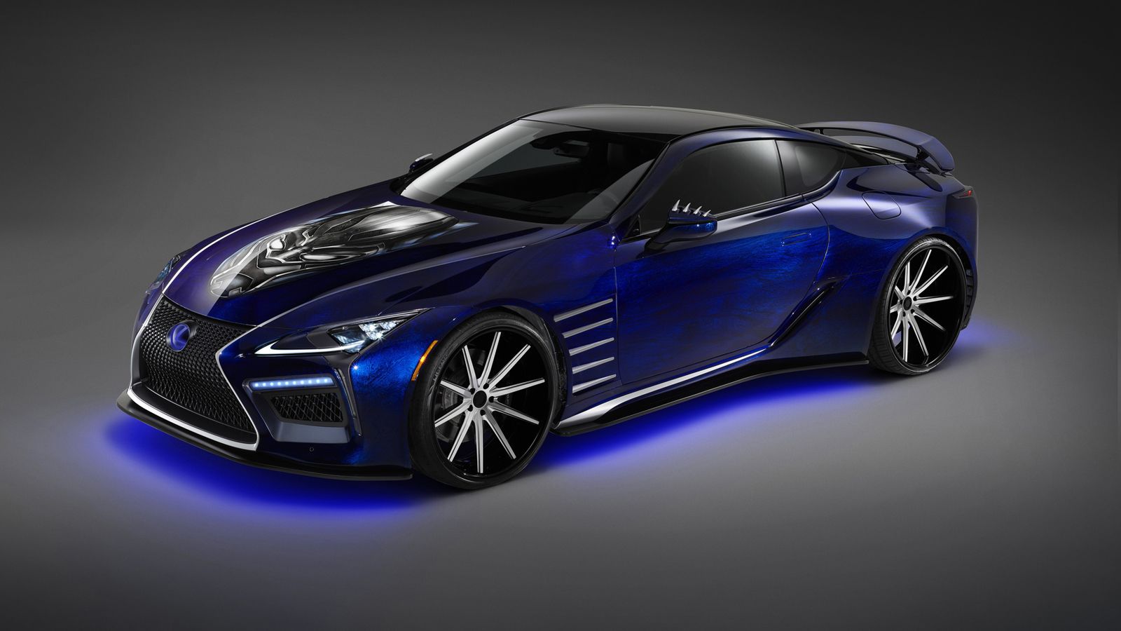 Η Lexus συνεργάζεται με την κινηματογραφική εταιρεία Marvel Studios, δημιουργώντας από κοινού δύο εκδοχές του Lexus LC που αντλούν έμπνευση από τον σο