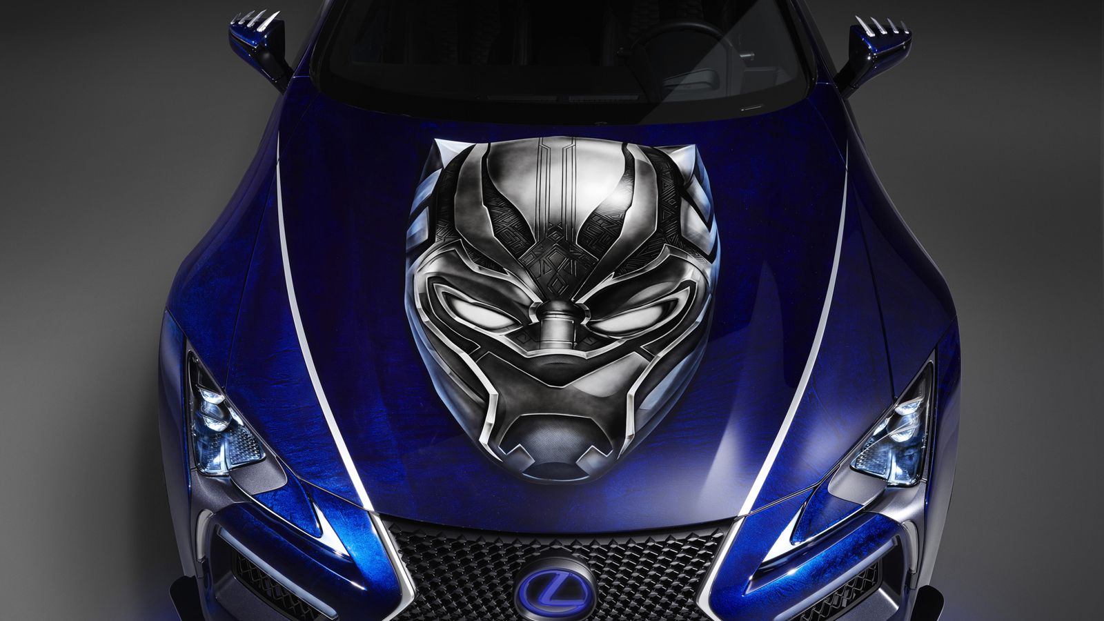 Το concept «Lexus Black Panther Inspired LC» διαθέτει μια σπέσιαλ βαφή, με τη μορφή του σούπερ ήρωα να βρίσκεται στο καπό.