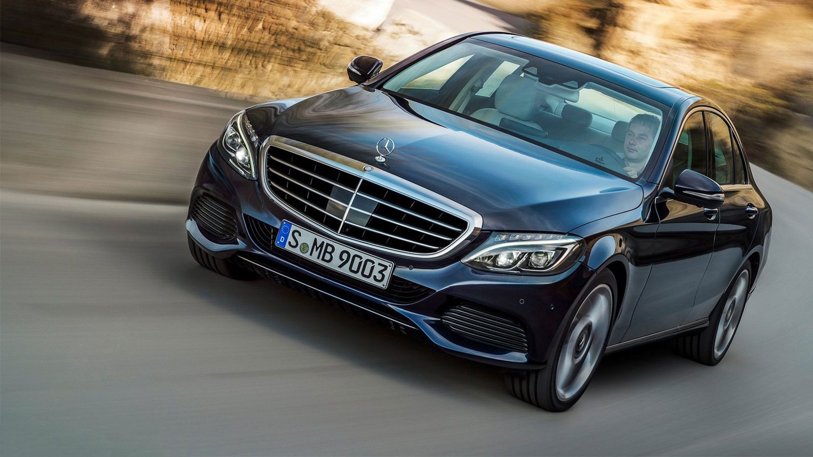 Εσείς προτιμάτε τις Mercedes-Benz με αστέρι στο καπό ή μάσκα;