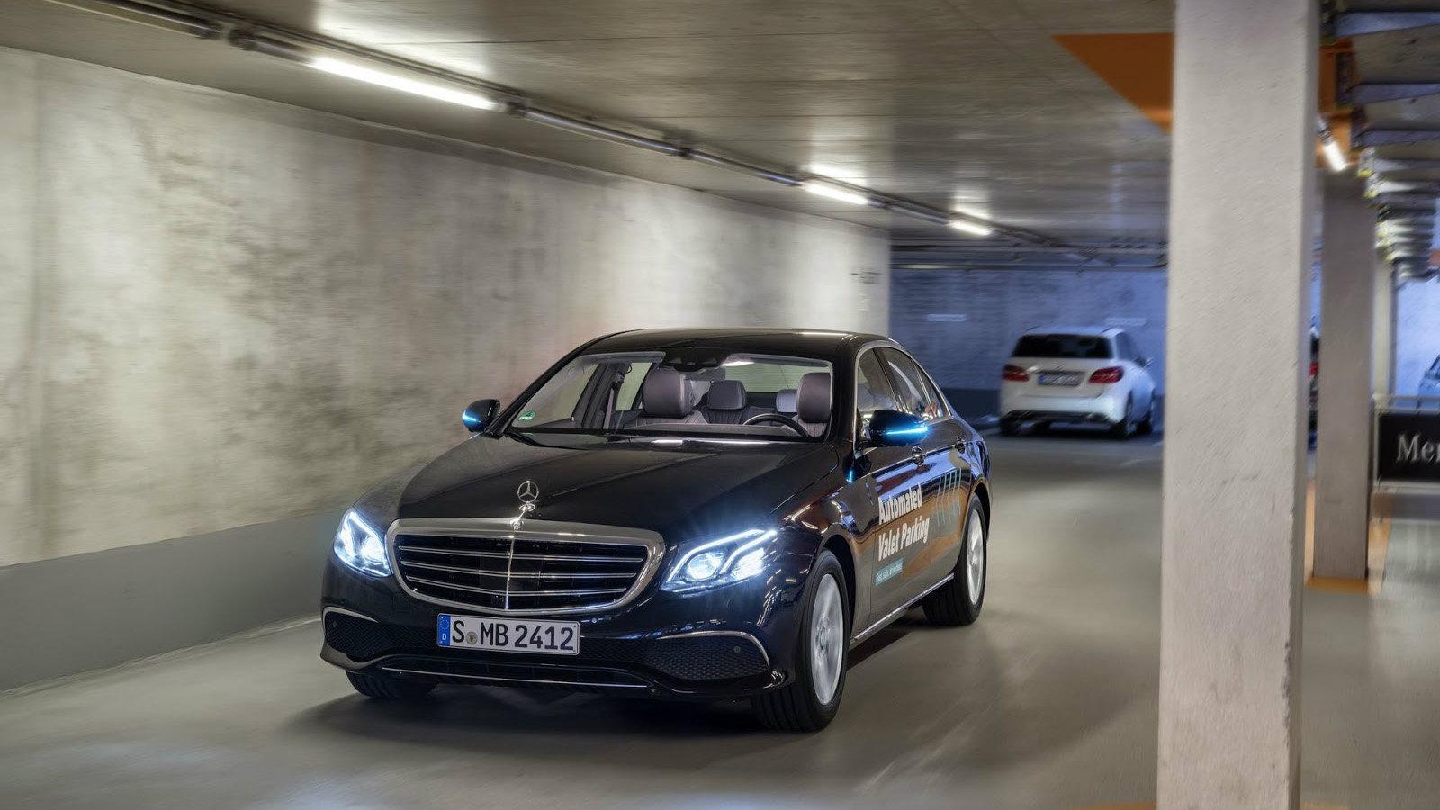 Το σύστημα αυτό αναμένεται να λειτουργήσει το 2018 και βασίζεται πάνω στην αυτόνομη τεχνολογία που έχει αναπτύξει η Mercedes και μια σειρά από σένσορε