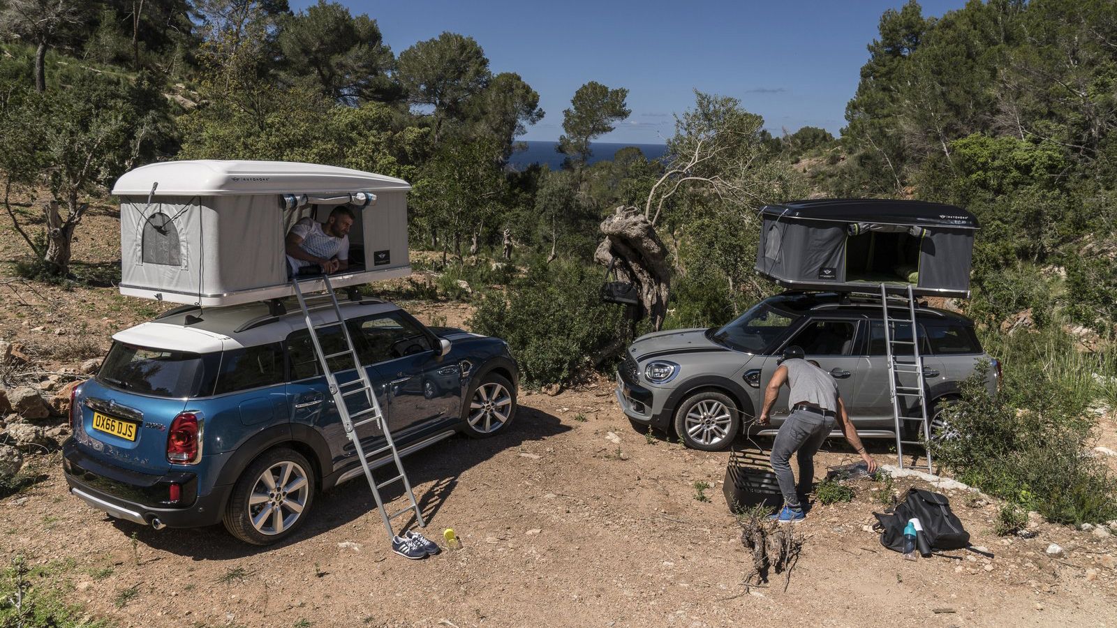 Η σκηνή AirTop έχει υψηλής ποιότητας υφασμάτινες επιφάνειες, οι οποίες προσφέρουν θερμομόνωση και ηχομόνωση, ενώ φυσικά είναι και αδιάβροχες. Υπάρχουν