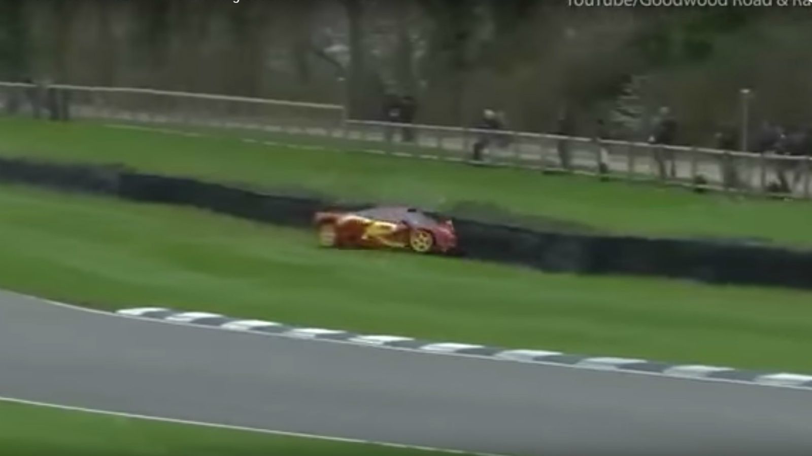 Το Goodwood απεδείχθη αφιλόξενο για τον Nick Mason και τη McLaren του.