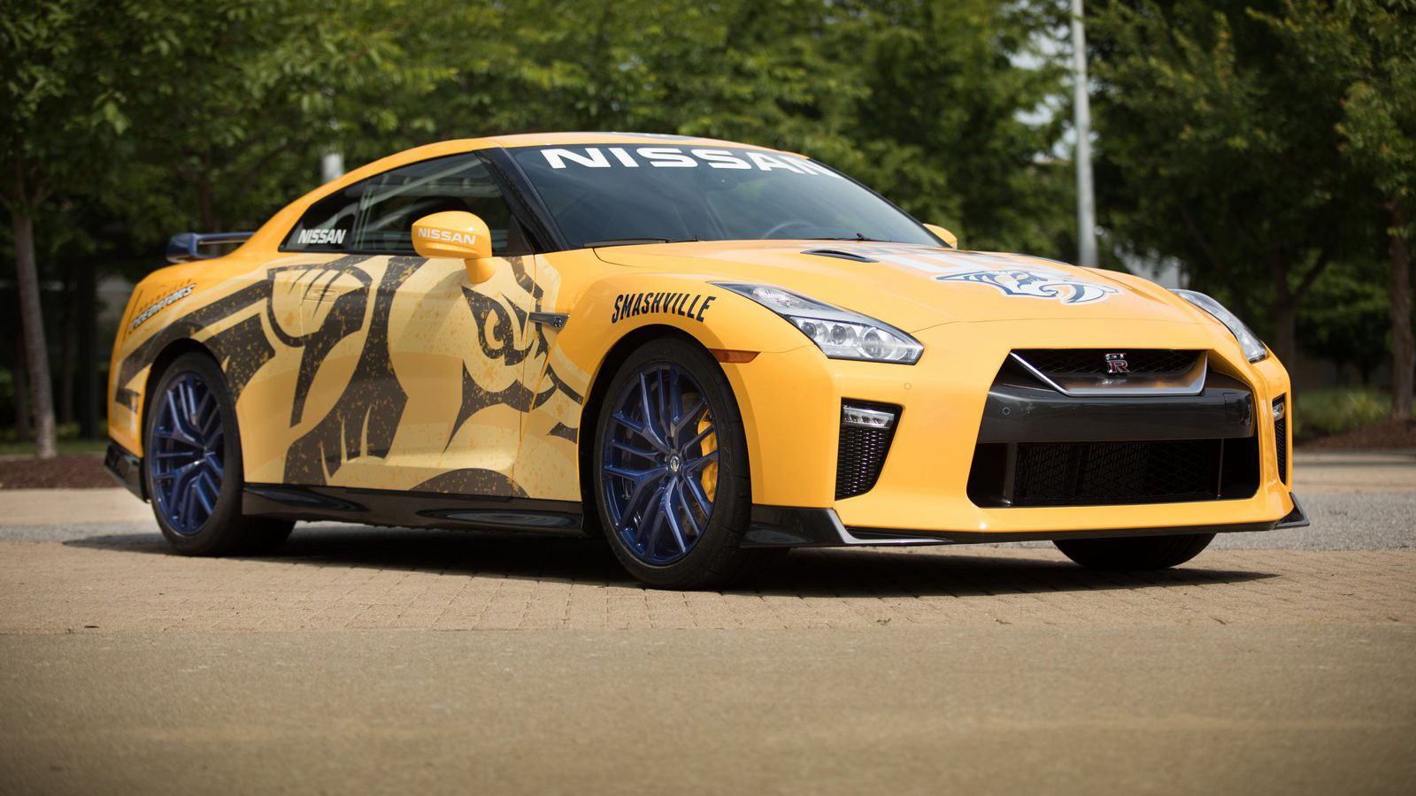 Παραφράζοντας το «Godzilla», η Nissan δημιουργεί το GT-R «Predzilla» και το δωρίζει στο ίδρυμα Nashville Predators Foundation, προκειμένου να δημοπρατ