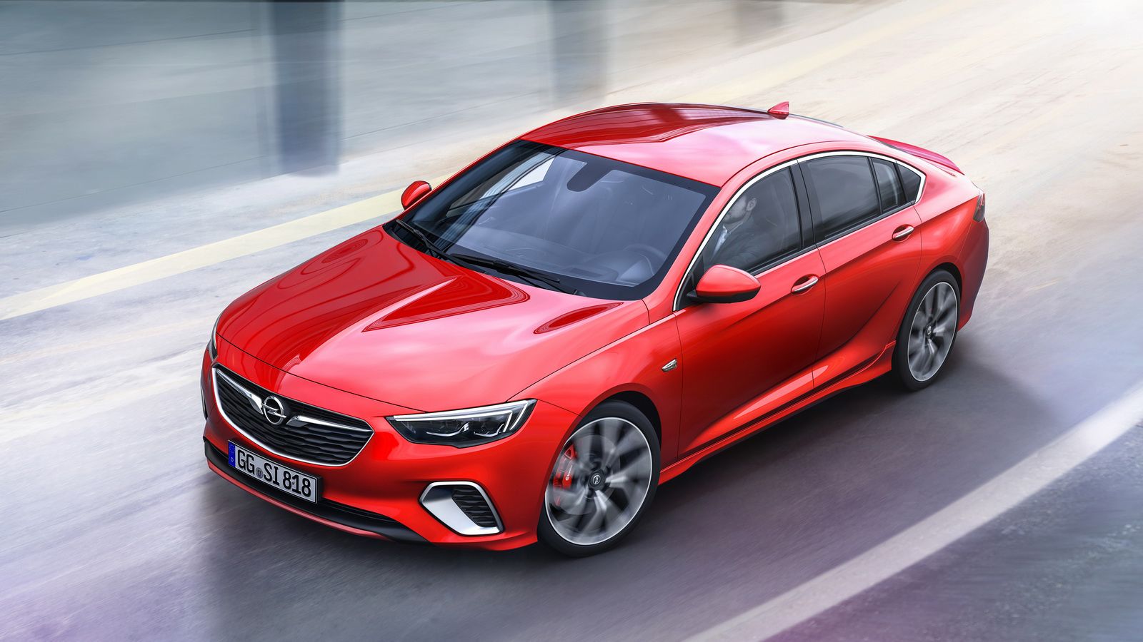 Η Opel δεν παρέλειψε να τονίσει πως αν και το GSi είναι λιγότερο ισχυρό από το προηγούμενο Insignia OPC με τον V6 των 2,8 λτ. και των 325 ίππων, εντού