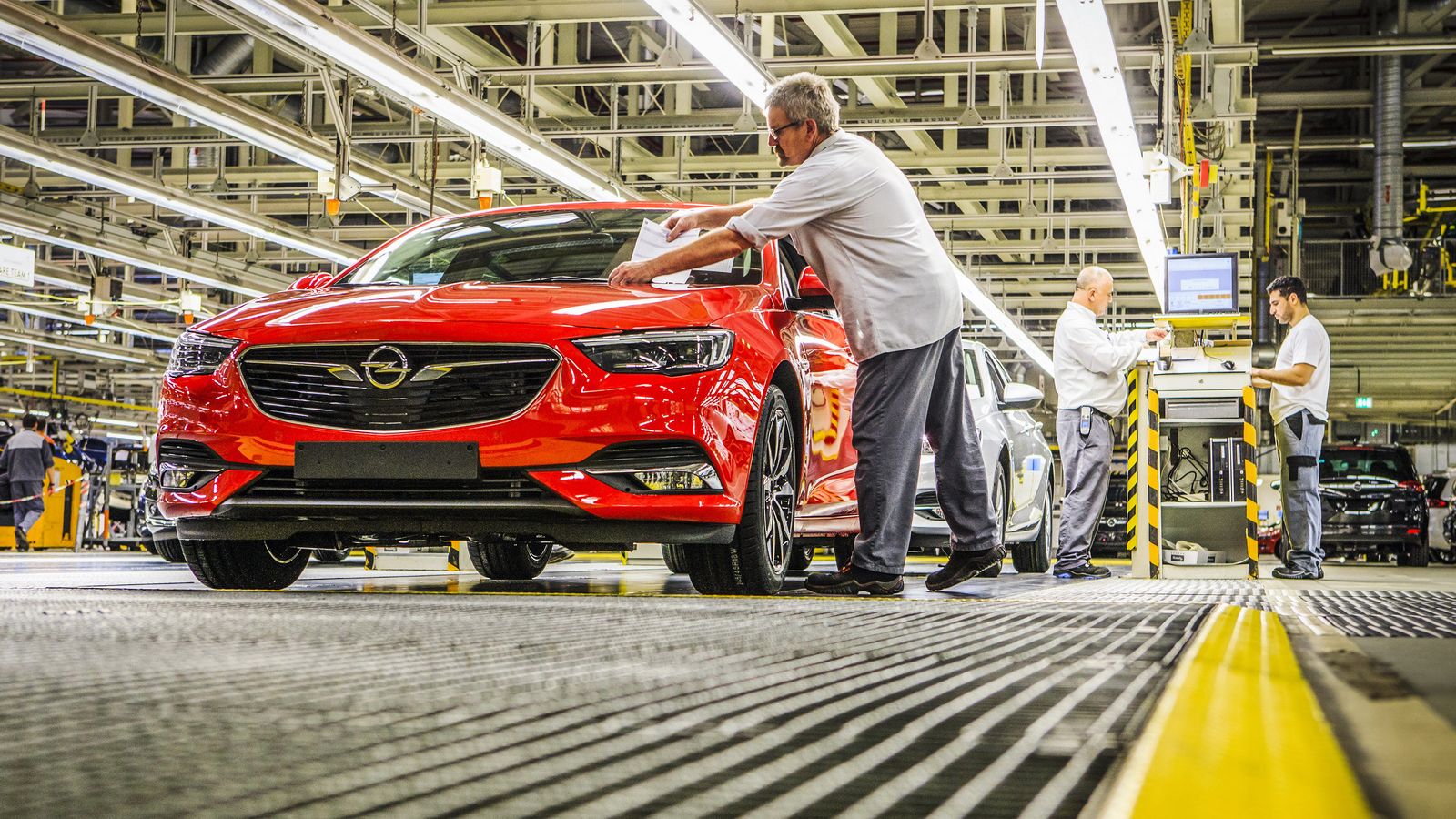 Η επιτάχυνση της διαδικασίας πώλησης της Opel έγινε εφικτή καθώς η GM δέχθηκε επίσημα να διατηρηθούν οι θέσεις εργασίας στα εργοστάσια, υπογράφοντας μ