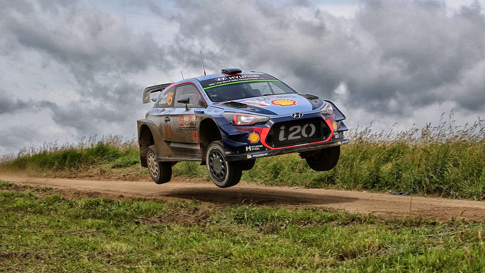 Μόλις έδιωξε από πάνω του το βραχνά του Ott Tanak, ο Thierry Neuville πέταξε εύκολα προς τη νίκη στο Ράλι Πολωνίας...