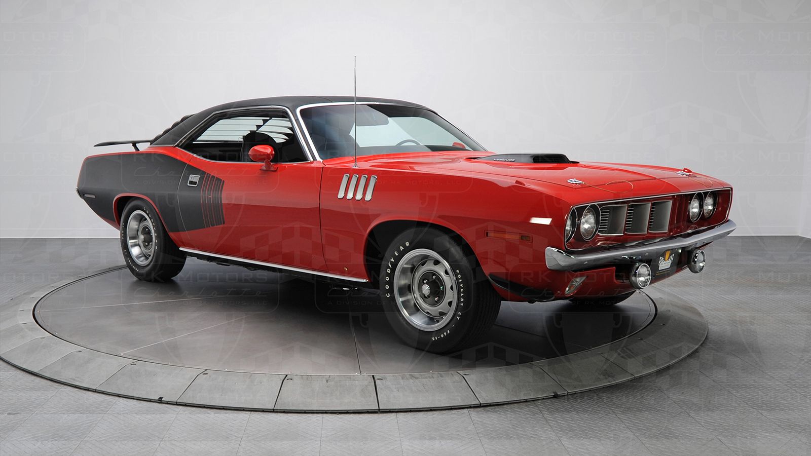 Ένα Plymouth Hemi Cudas του 1971 είναι προς πώληση. Ο Hemi V8 κινητήρας του διαθέτει 4 καρμπυρατέρ και αποδίδει 425 ίππους.