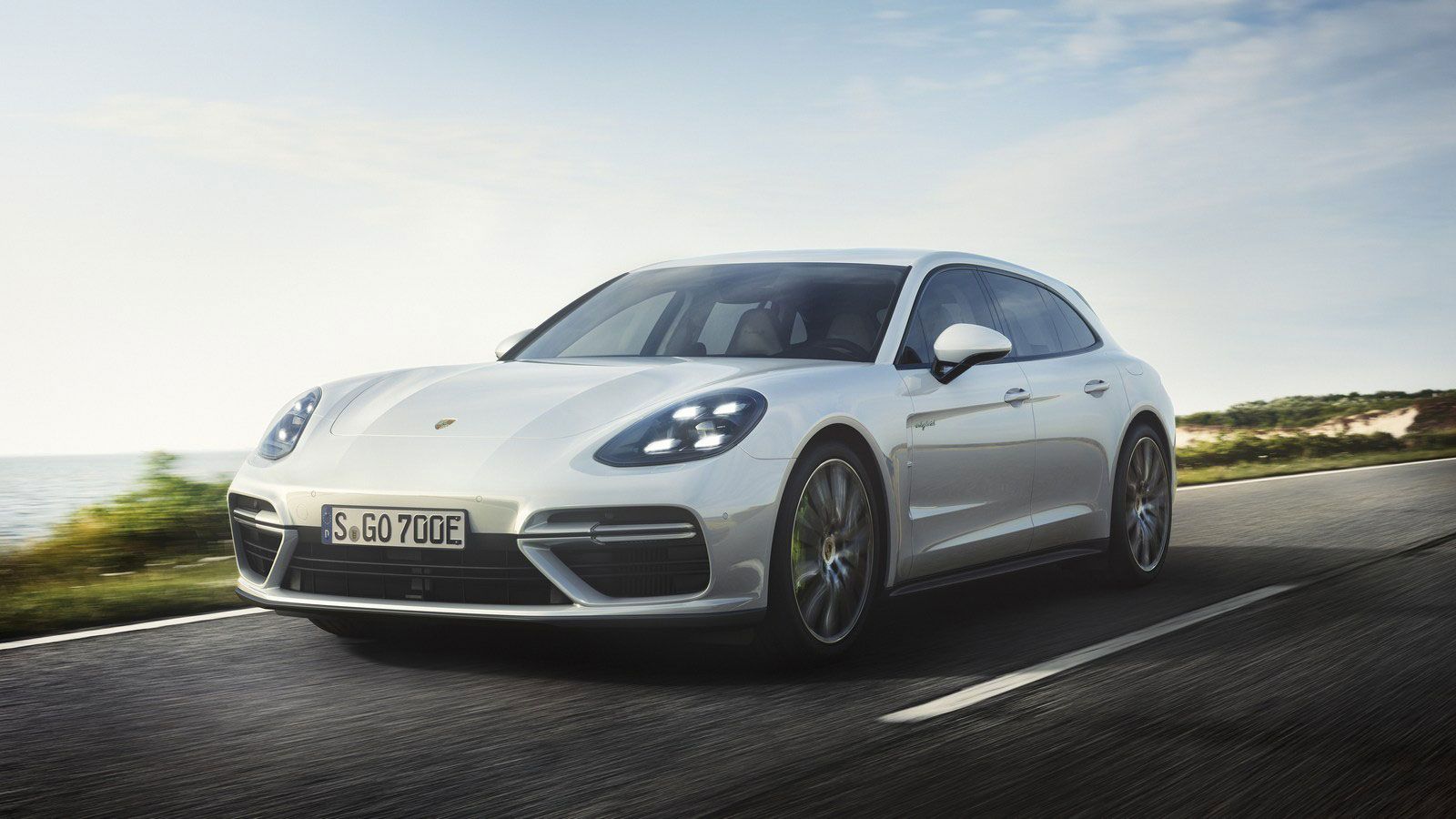 Τις συστάσεις με τη νέα Panamera Turbo S E-Hybrid Sport Turismo έκανε στον κοινό η Porsche.