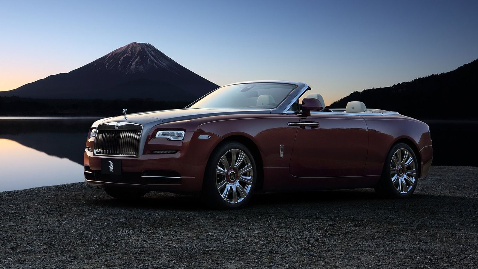 Η εταιρεία αποδίδει τις υψηλότερες πωλήσεις στο λανσάρισμα των εκδόσεων Black Badge για τις Rolls-Royce Wraith και Ghost, αλλά και στην άνοδο της παρα