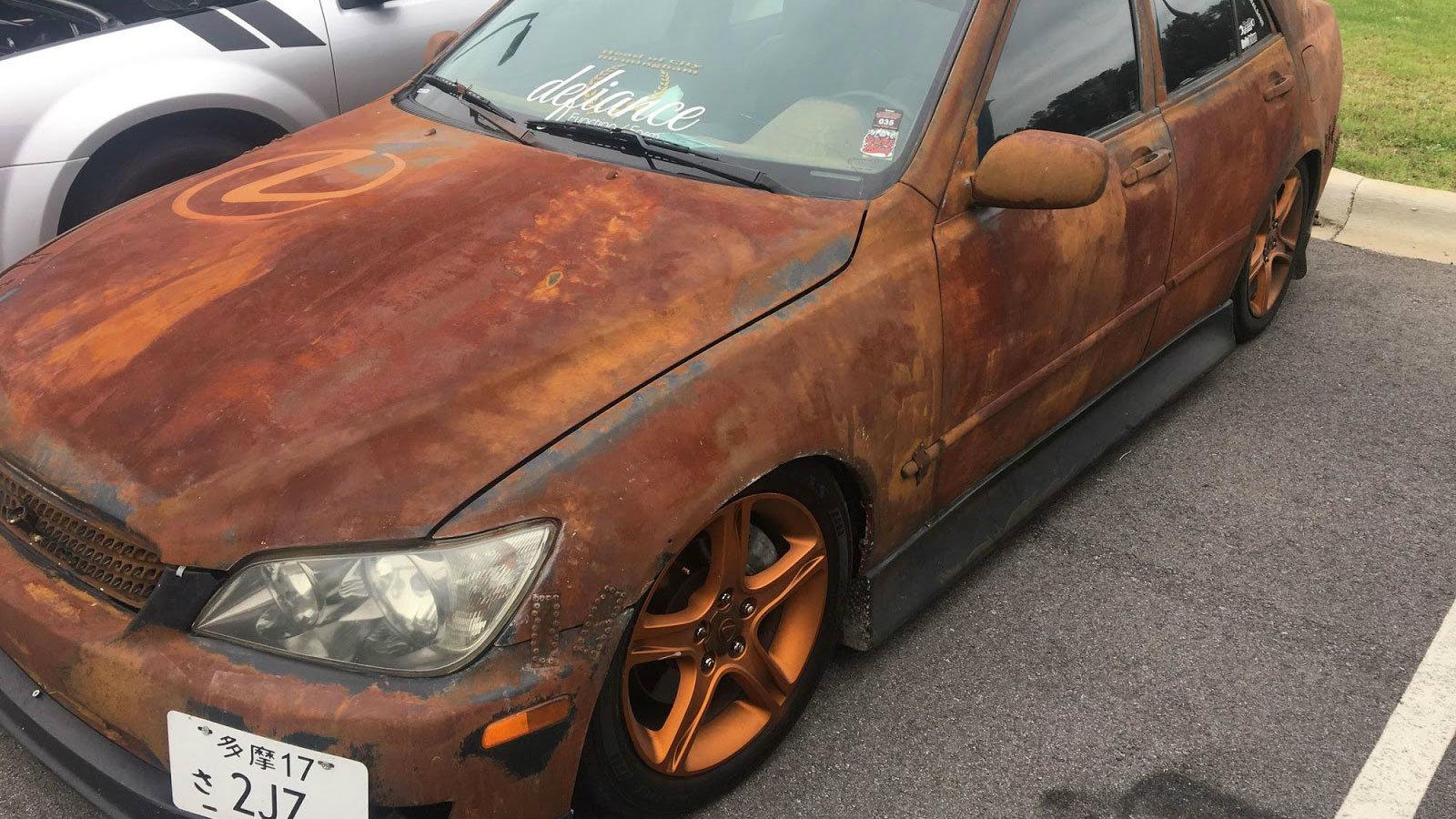 Σκουριασμένη Lexus ή μήπως όχι;