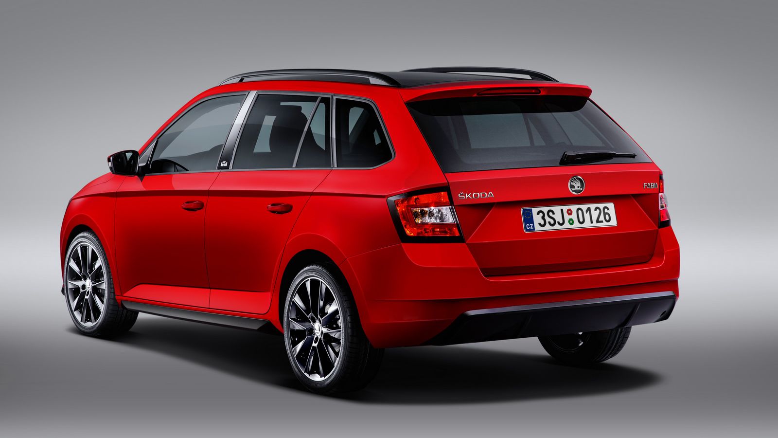 Η αναβαθμισμένη εκδοχή της Fabia διαθέτει προαιρετικά το Connect Services της Skoda, με Infotainment Online και Care Connect, online πληροφόρηση για τ