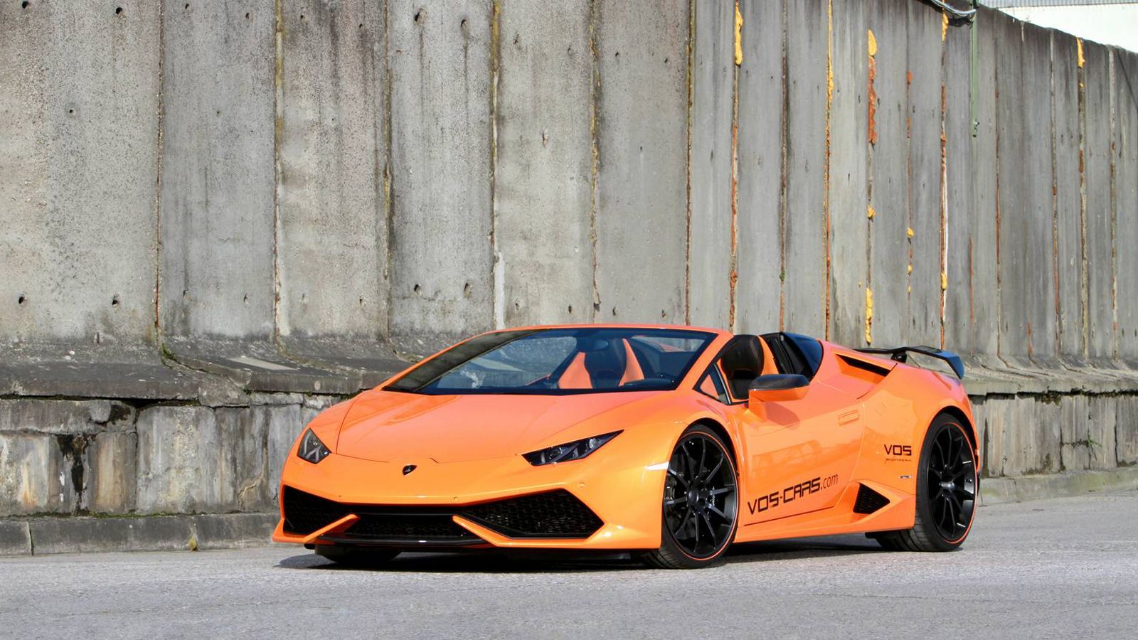 Έντονη απόχρωση και επιθετική όψη συνθέτουν την ανανεωμένη Huracan.