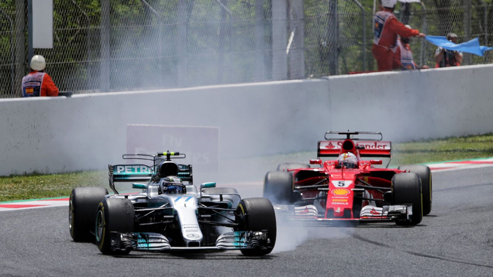 Στην 1η στροφή, η Mercedes του Valtteri Bottas είχε μια ελαφριά επαφή με τον πίσω δεξί τροχό της Ferrari του Kimi Raikkonen, ρίχνοντάς τον στην Red Bu