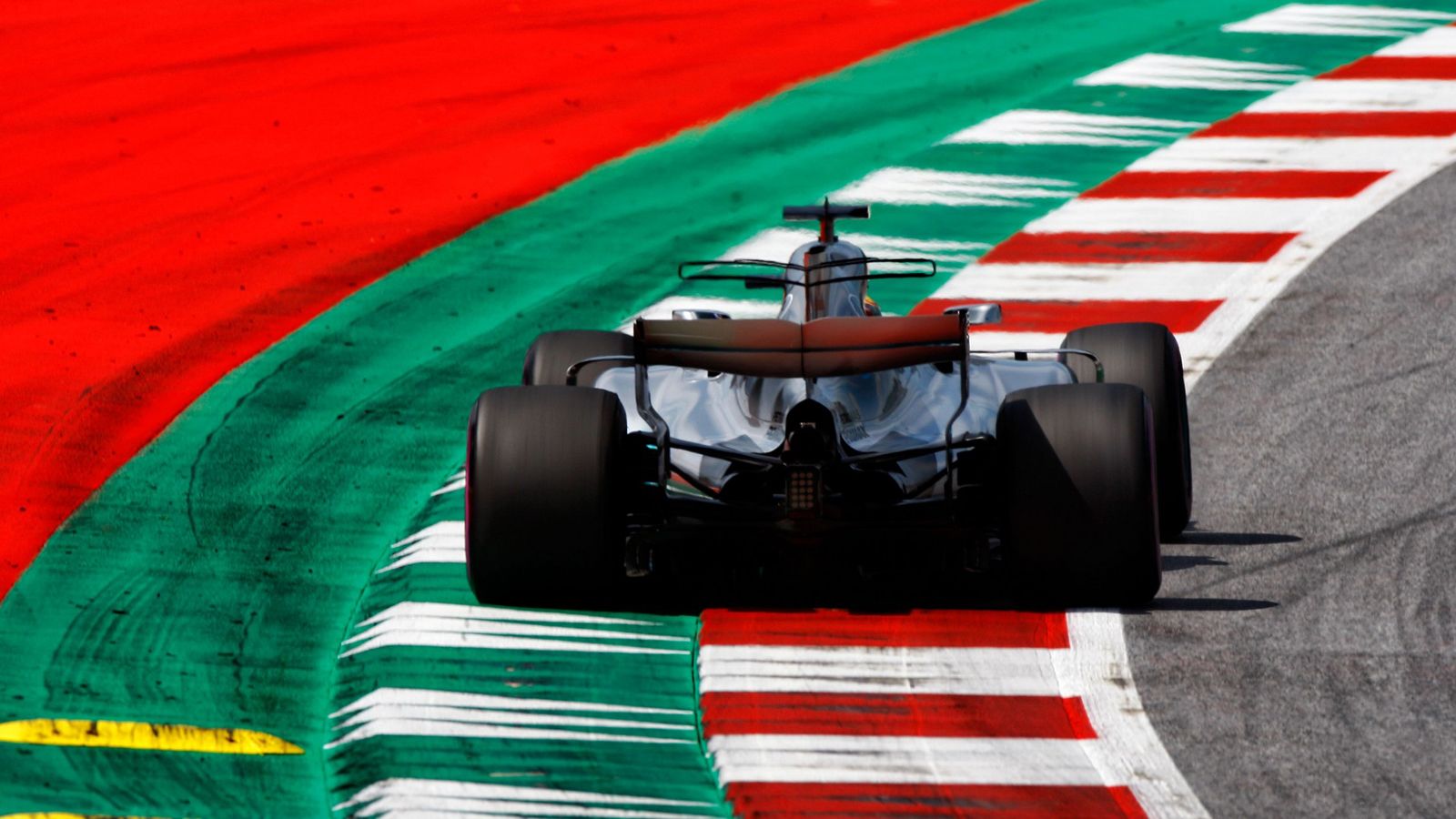 Ο Lewis Hamilton βάσει χρόνου έφερε τη 2η Mercedes στην 3η θέση, αλλά θα είναι 8ος στο αυριανό grid, λόγω ποινής 5 θέσεων για αλλαγή στο κιβώτιο.