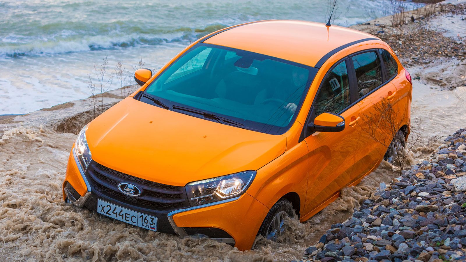 To Lada X-Ray δίνει μια ιδέα για την πεντάθυρη έκδοση του νέου Niva.