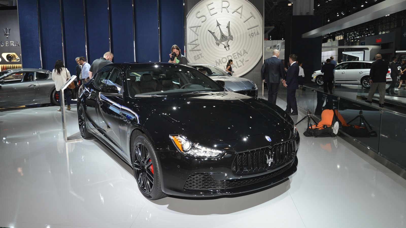Η Maserati Β. Αμερικής παρουσιάζει στην έκθεση της Ν. Υόρκης τη νέα σπέσιαλ έκδοση της Ghibli, την οποία και ονομάζει Nerissimo. Μόλις 450 κομμάτια θα