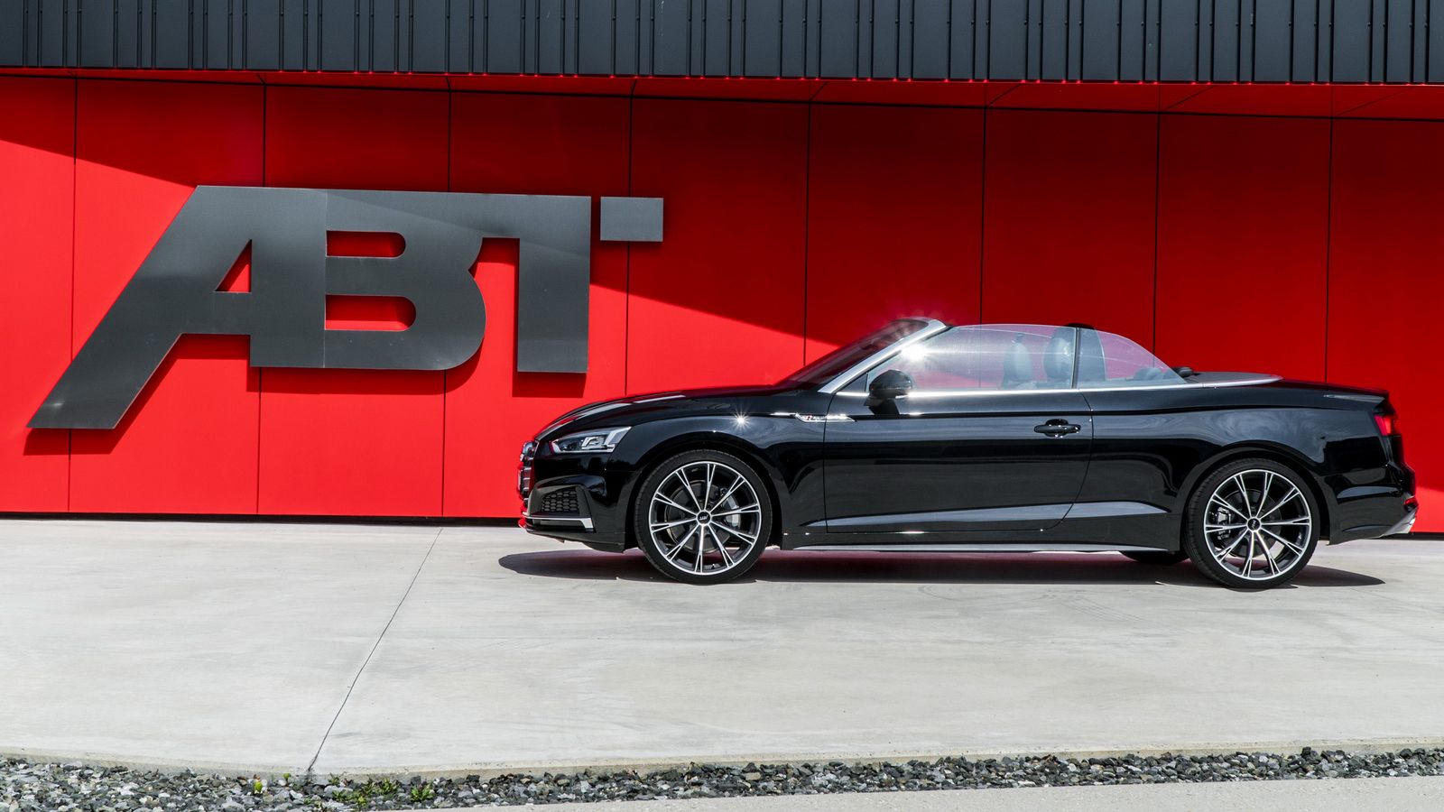 H ΑΒΤ προσφέρει στο νέο Audi A5 Cabriolet τροχούς 19 και 20 ιντσών σε διάφορα σχέδια και φινιρίσματα, οι οποίοι φορούν ελαστικά επιδόσεων των Dunlop κ