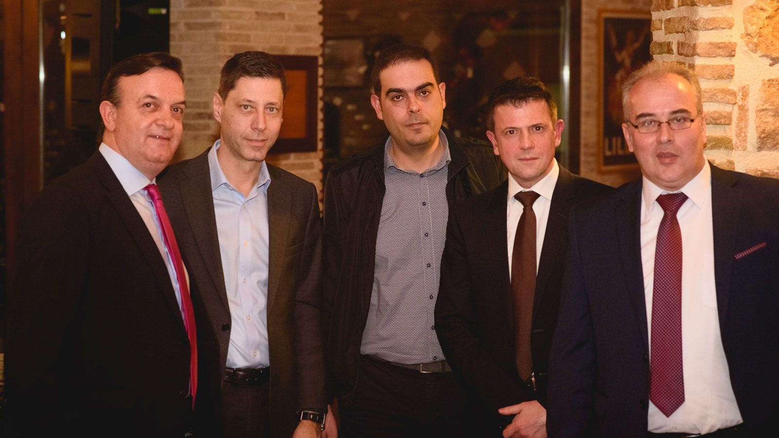 Από αριστερά ο ιδρυτής της Αutomotivo κ. Θωμάς Τρομπούκης, ο κ. Μπάμπης Μωραΐτης Γενικός Διευθυντής της Elysee, ο κ. Γιώργος Αλπός περιφερειακός διευθ