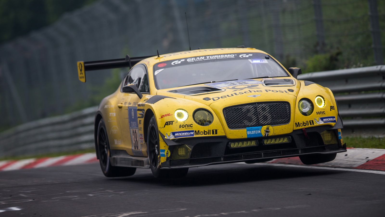 Αντλώντας έμπνευση από τις αγωνιστικές Continental GT3, η παλέτα θα περιλαμβάνει το χρωματικό συνδυασμό Monaco Yellow και Black Crystal. Αντί για το κ