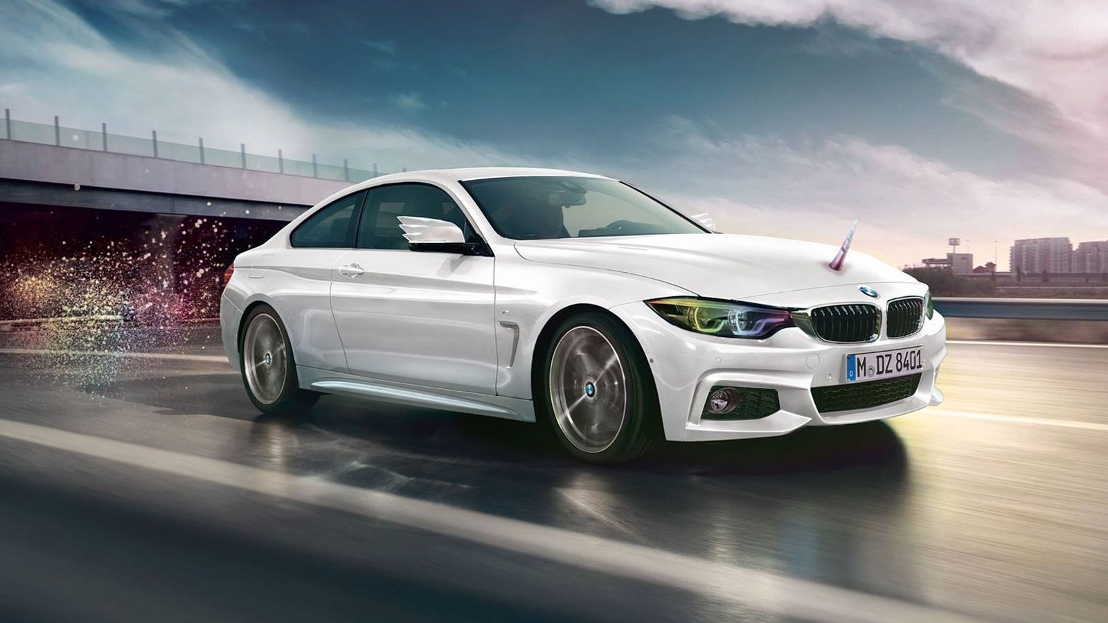 Η BMW έδωσε σε όλα τα μοντέλα της Σειράς 4 τη δυνατότητα να αποκτήσουν ένα μονόκερο στο καπό.