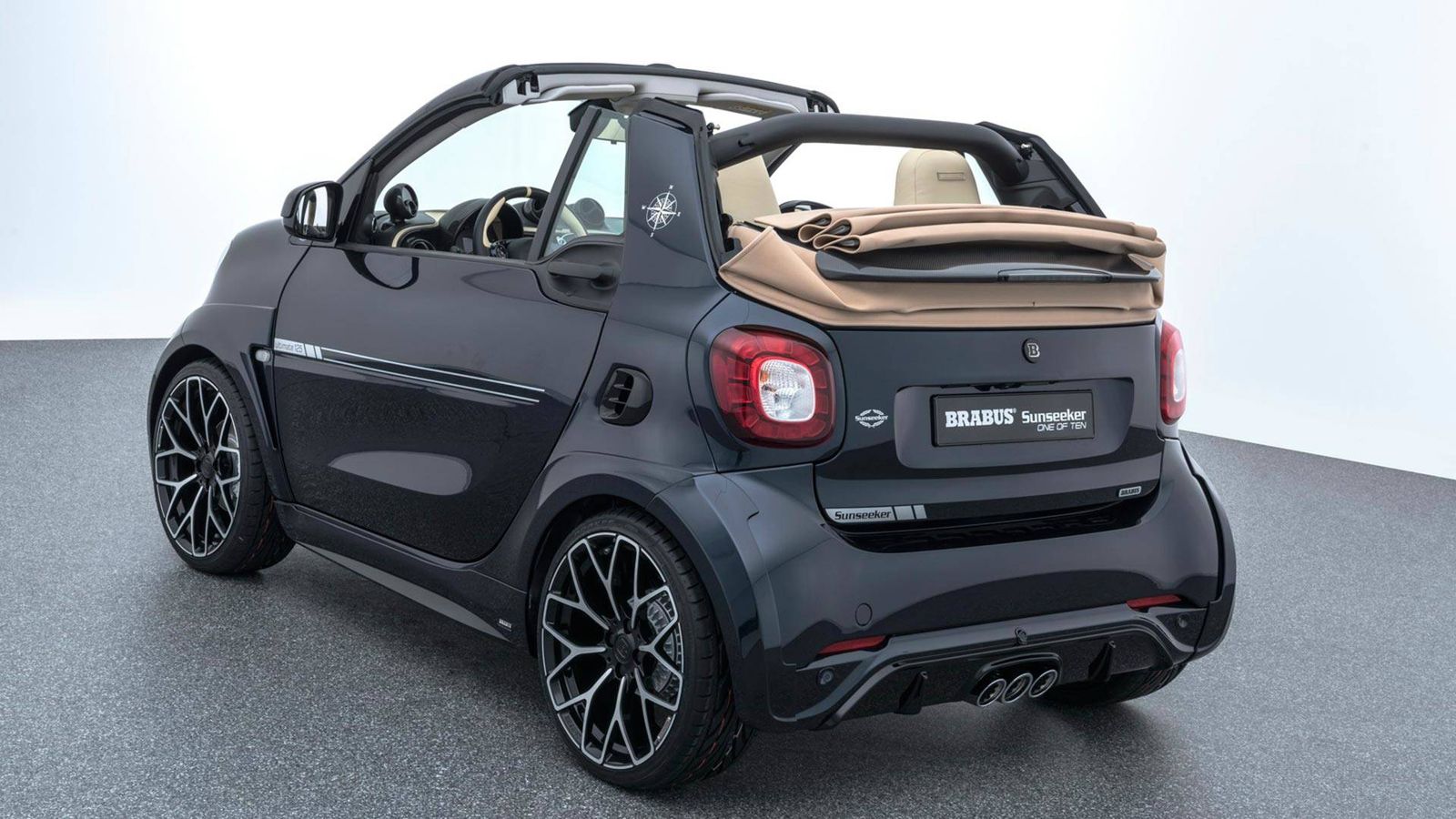 Η BRABUS συνεργάζεται με την εταιρεία Sunseeker που είναι ειδικός στα γιοτ και από κοινού παρουσιάζουν μια σπέσιαλ έκδοση του smart fortwo Cabrio που