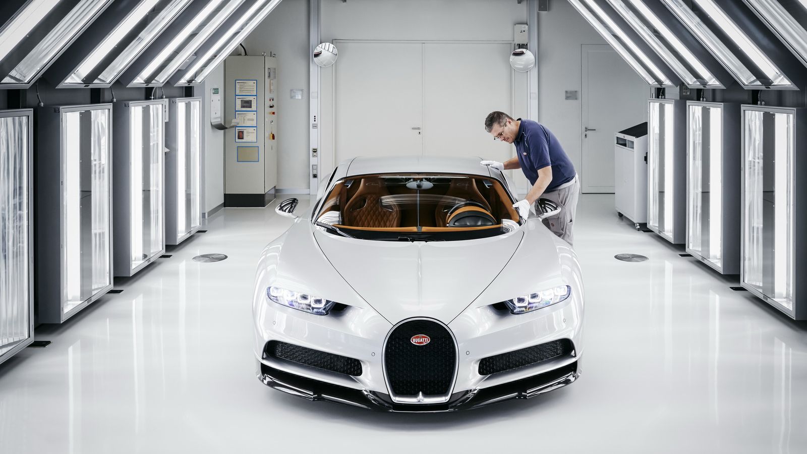 Υπάρχει πολύς δρόμος από τη στιγμή που κάποιος θα παραγγείλει μία Bugatti Chiron, μέχρι να την πάρει στα χέρια του. Κανονικά μεσολαβούν εννέα μήνες, α