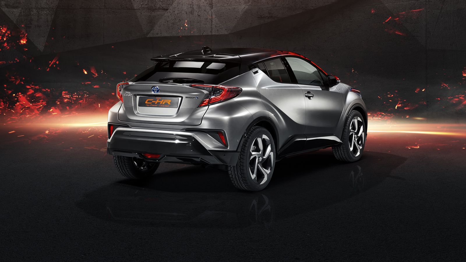 Όπως εξήγησε ο Πρόεδρος, η Toyota φιλοδοξεί να προσφέρει στο μέλλον δύο υβριδικές εκδόσεις σε κάθε βασικό μοντέλο της. Η μία, όπως και τώρα, θα εστιάζ