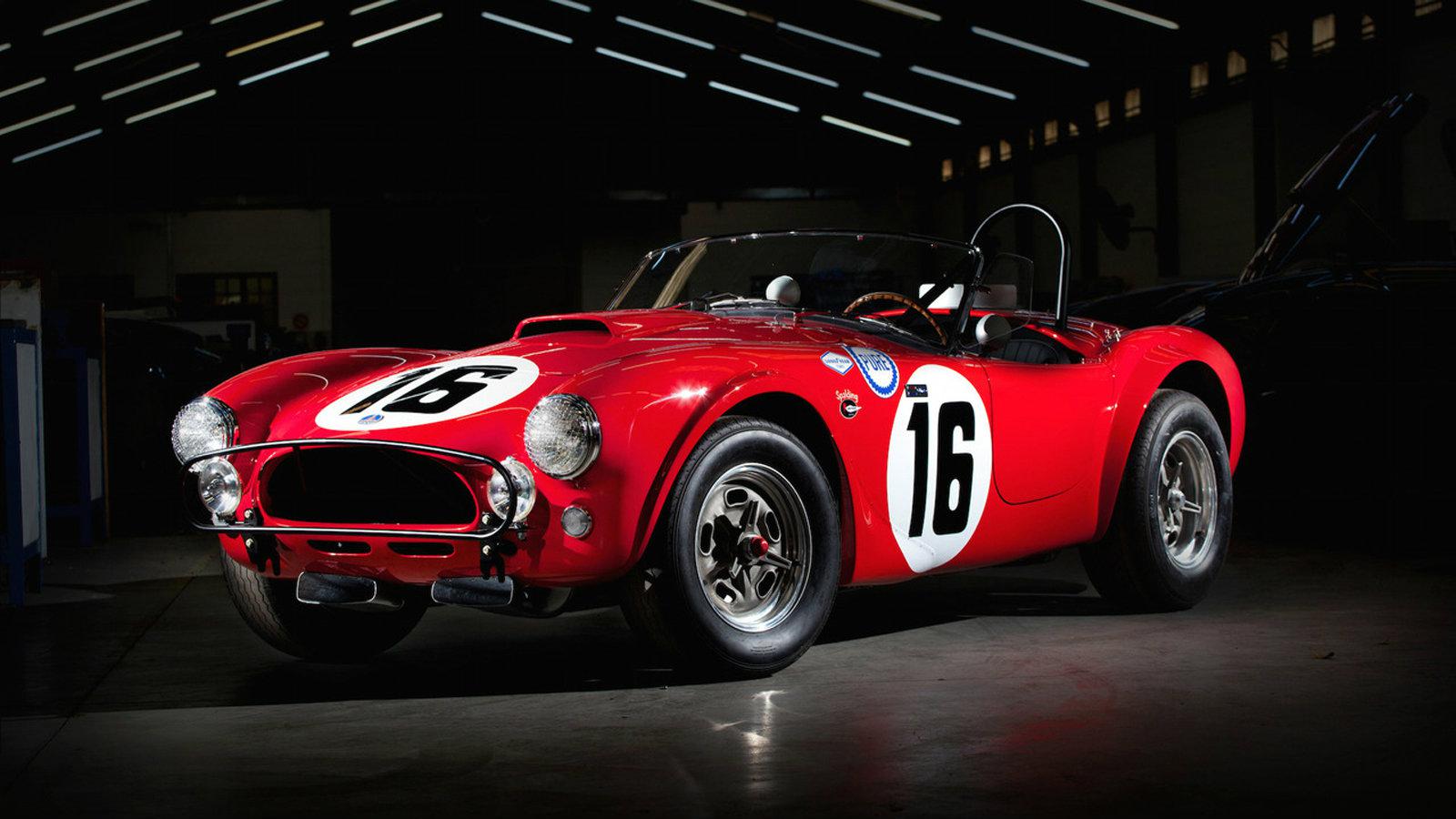 Οι 4 ειδικές Shelby Cobra Sebring, που θα τεθούν σε δημοπρασία. 