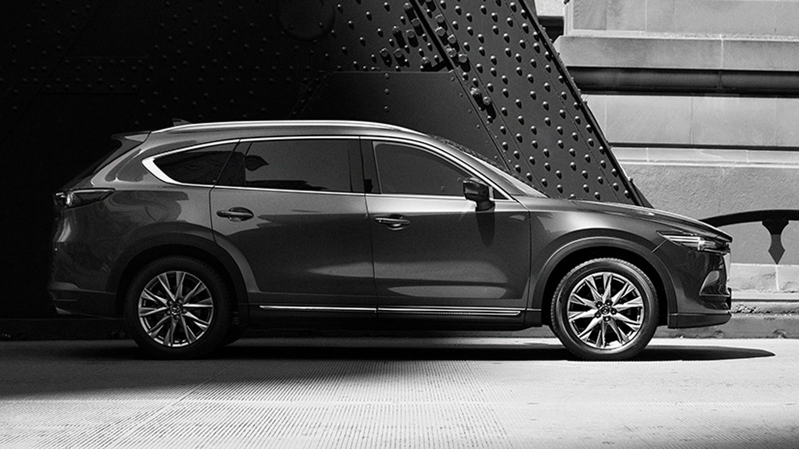 Προ των πυλών βρίσκεται το επταθέσιο Mazda CX-8 και η ιαπωνική εταιρεία μας δίνει σήμερα την πρώτη εικόνα του αμαξώματος του νέου της crossover.