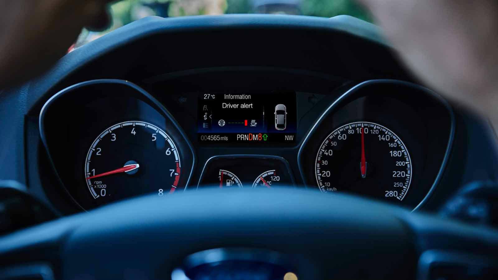 . Το Driver Alert system της Ford χρησιμοποιεί μία εμπρόσθια κάμερα για να αναγνωρίζει οδικές σημάνσεις, να ανιχνεύει ακούσια εκτροπή από την πορεία τ