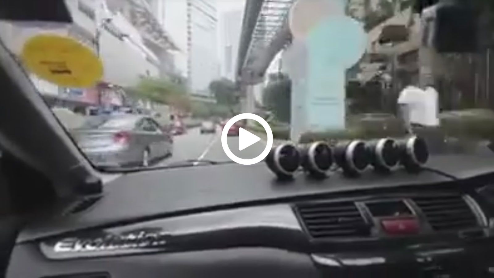 Evo «σκίζει» τους δρόμους