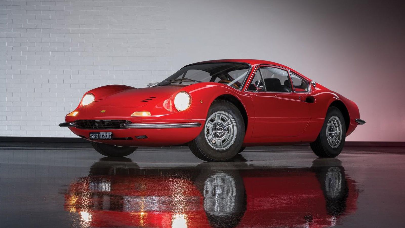 Η Dino 206 GT του 1969 αποτελεί ένα από τα 152 αντίτυπα που κατασκευάστηκαν και λέγεται πως θα πουληθεί ανάμεσα στα 650.000 και 750.000 δολάρια.