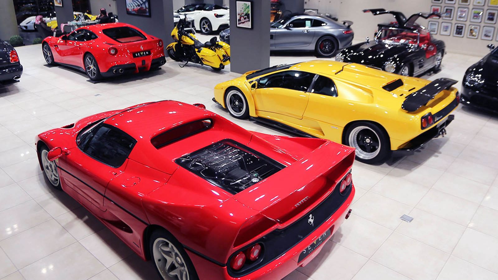Αν πάλι, θέλετε, κάτι άλλο πέρα από Ferrari, το μενού έχει απ` όλα…