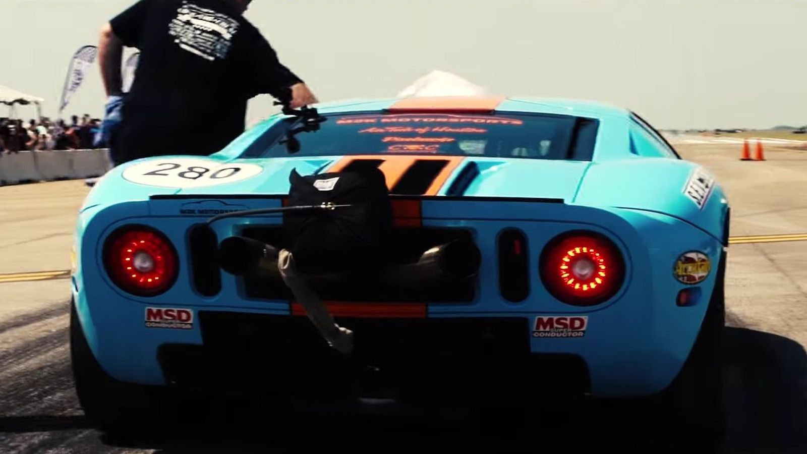 Ένα Ford GT του 2006 αποτελεί τη βάση του «κτήνους», το οποίο έχει ακόμα τον V8 των 5,4 λίτρων. Είναι φυσικά βαριά τροποποιημένος, με τους βελτιωτές ν