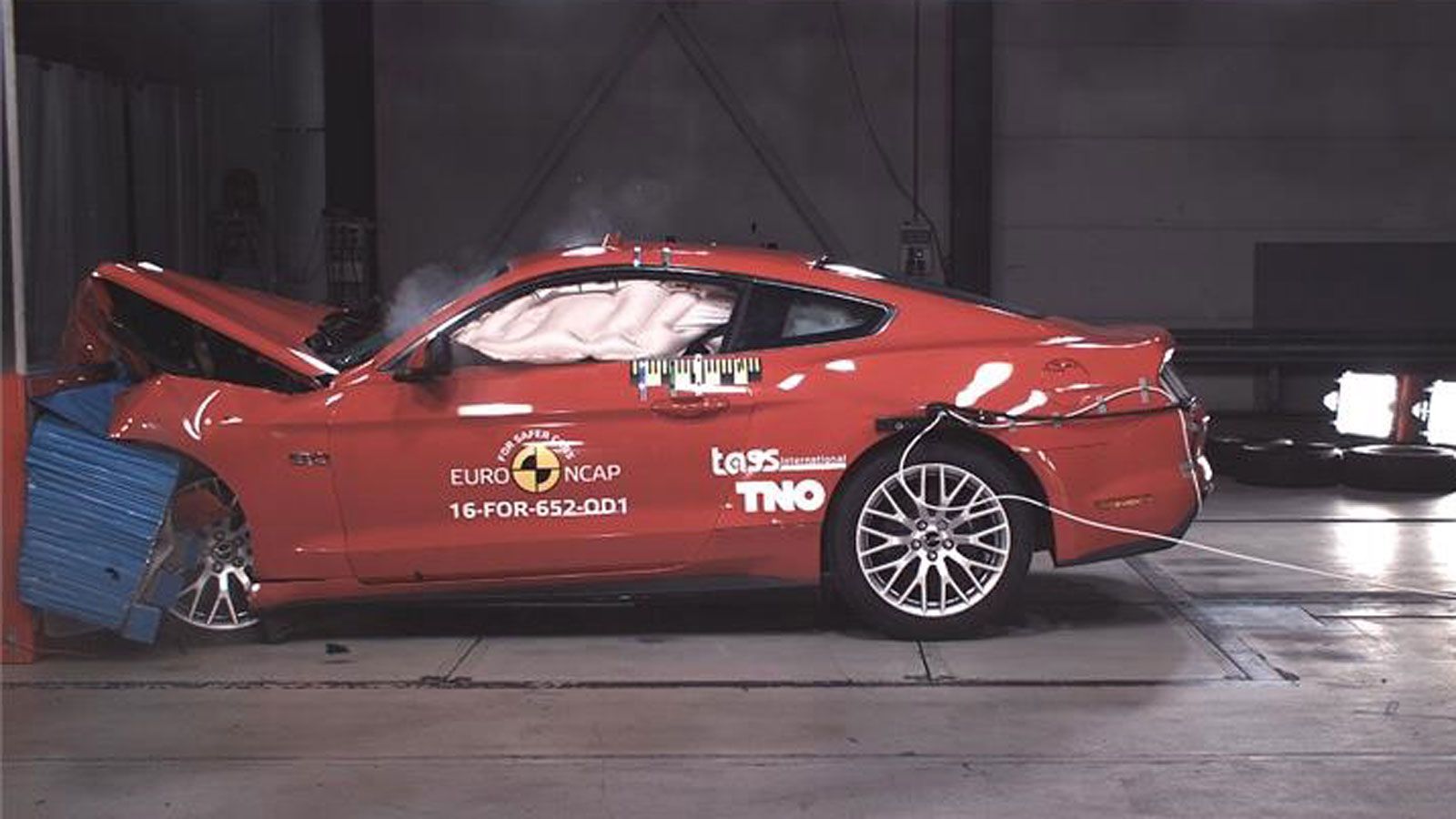 Δοκιμή πρόσκρουσης για το Ford Mustang.