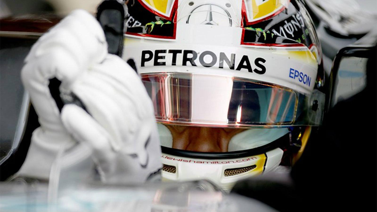 Oι άνθρωποι της F1εξετάζουν να προσφέρουν στους πιλότους των μονοθέσιων, βιομετρικά γάντια τα οποία θα φέρουν ένα αισθητήρα πάχους 3mm.