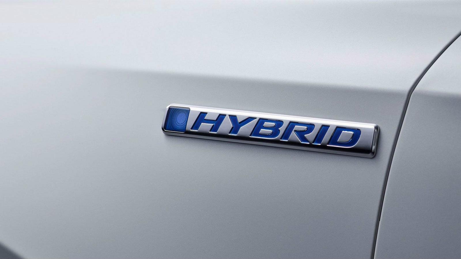 Η δεύτερη teaser εικόνα δείχνει το λογότυπο «Hybrid» της υβριδικής έκδοσης του νέου CR-V.