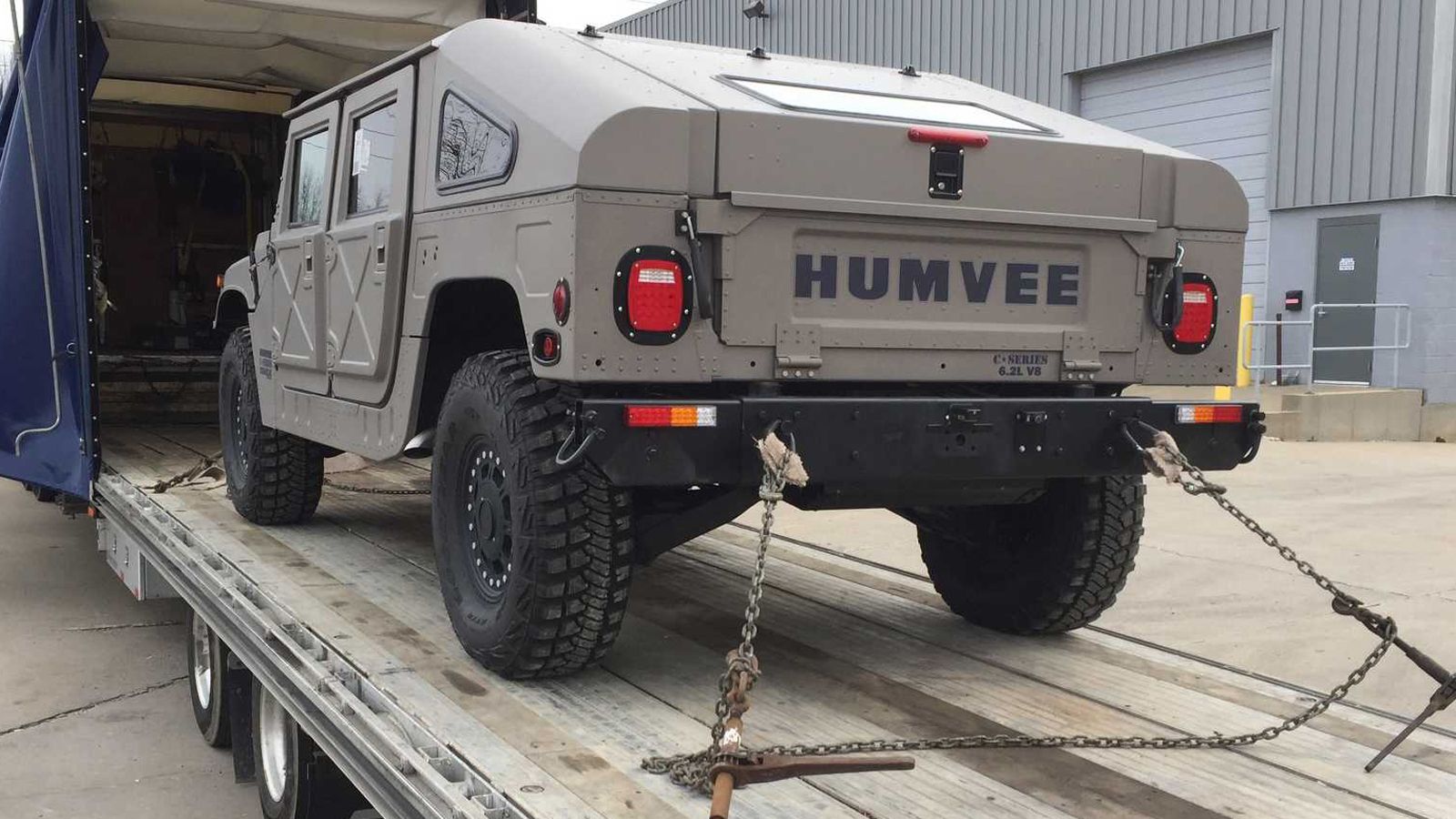 Η General Motors διαθέτει ακόμα τα πνευματικά δικαιώματα του ονόματος Hummer, ενώ τα οχήματα που πωλούνται αυτή τη στιγμή ως Humvee C-Series φτιάχνοντ