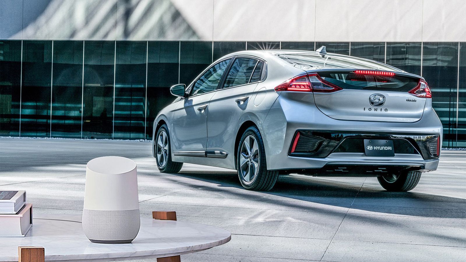 Η Hyundai ανακοίνωσε την ενσωμάτωση του Google Assistant σε επιλεγμένα μοντέλα της, τα οποία θα υποστηρίζουν φωνητικές εντολές, προσφέροντας υψηλότερη