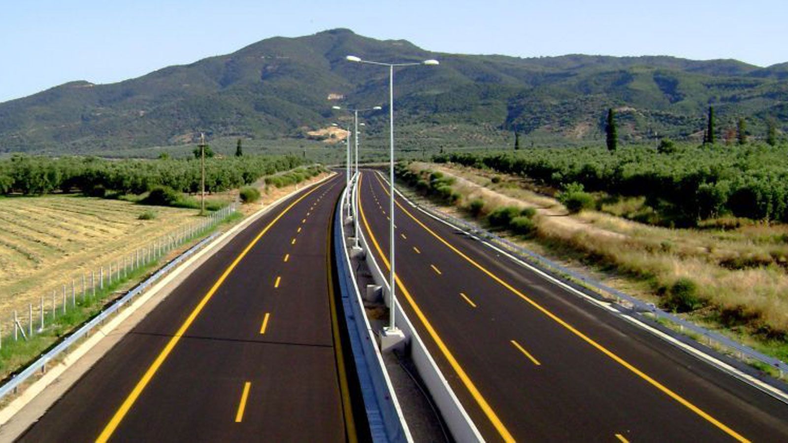 Στην κυκλοφορία δίνεται την ερχόμενη Τετάρτη ένα νέο τμήμα της Ιονίας Οδού, μήκους 27 χλμ.