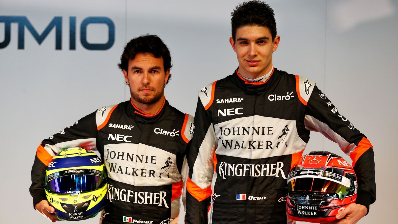 Ο Sergio Perez και ο νέος team-mate, Esteban Ocon, μας έδειξαν το μονοθέσιο με τον κινητήρα της Mercedes, στην πίστα του Silverstone που βρίσκεται κον